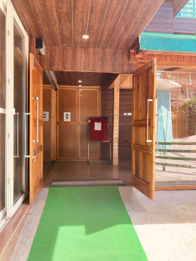 Vista Hill Resort- Centrally Heated & Air Cooled Resort, Manali Esterno foto